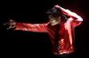 Dediči Michaela Jacksona bodo bogatejši za 675 milijonov evrov