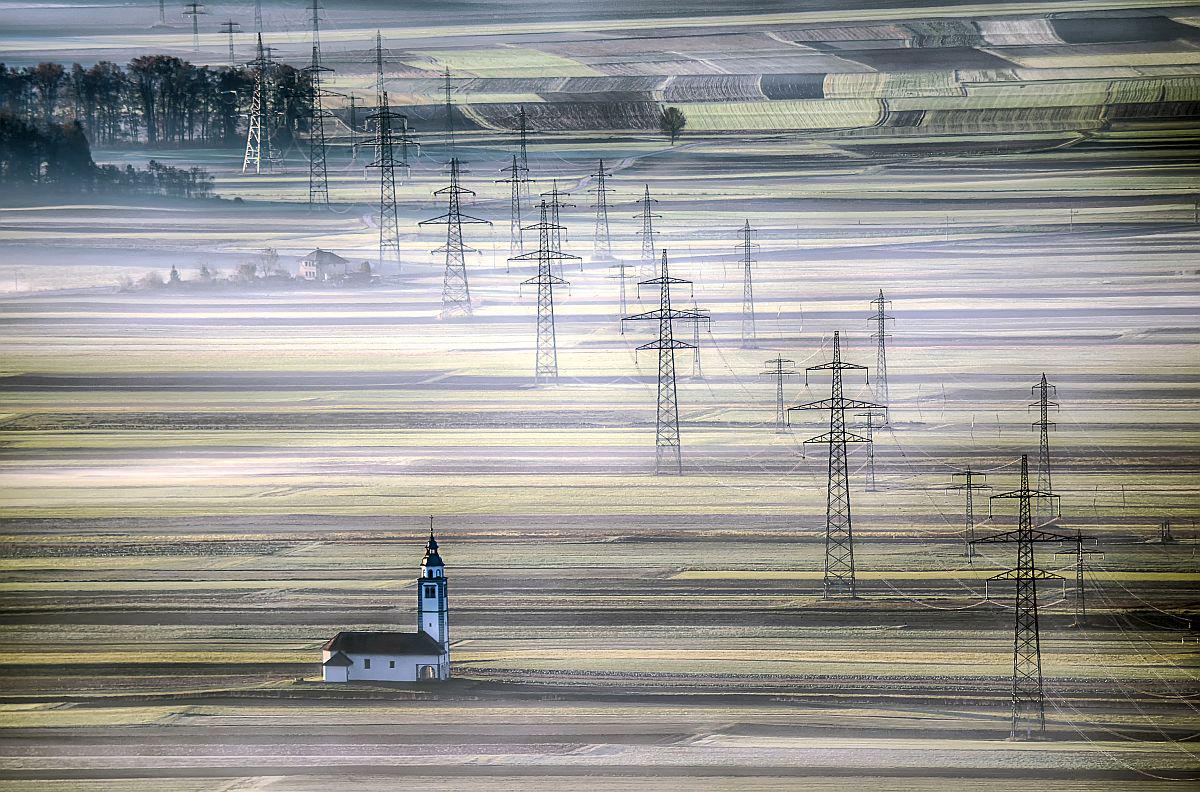 Andrej Tarfila: Cerkev na poljih Sorškega polja. Foto: Andrej Tarfila/Sony World Photography Awards