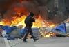 Foto: Protestniki, spopadi in solzivec na francoskih ulicah