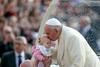 Papež: Cerkev naj bo sočutnejša do 