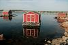 Foto: Severnjaški otok Fogo - ribiške hiške ob modernih galerijah