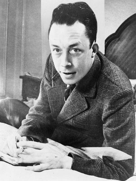Francoski pisatelj Albert Camus je najpomembnejši predstavnik evropskega eksistencializma. Predstava Tujec bo premiero doživela februarja. Foto: Wikipedia