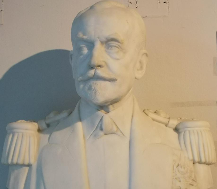Veliki admiral Anton Haus je bil poveljnik avstro-ogrske vojne mornarice. Hrani Muzej vojne zgodovine Dunaj.