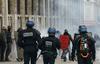 Francija: 24 ranjenih policistov, 124 aretiranih demonstrantov