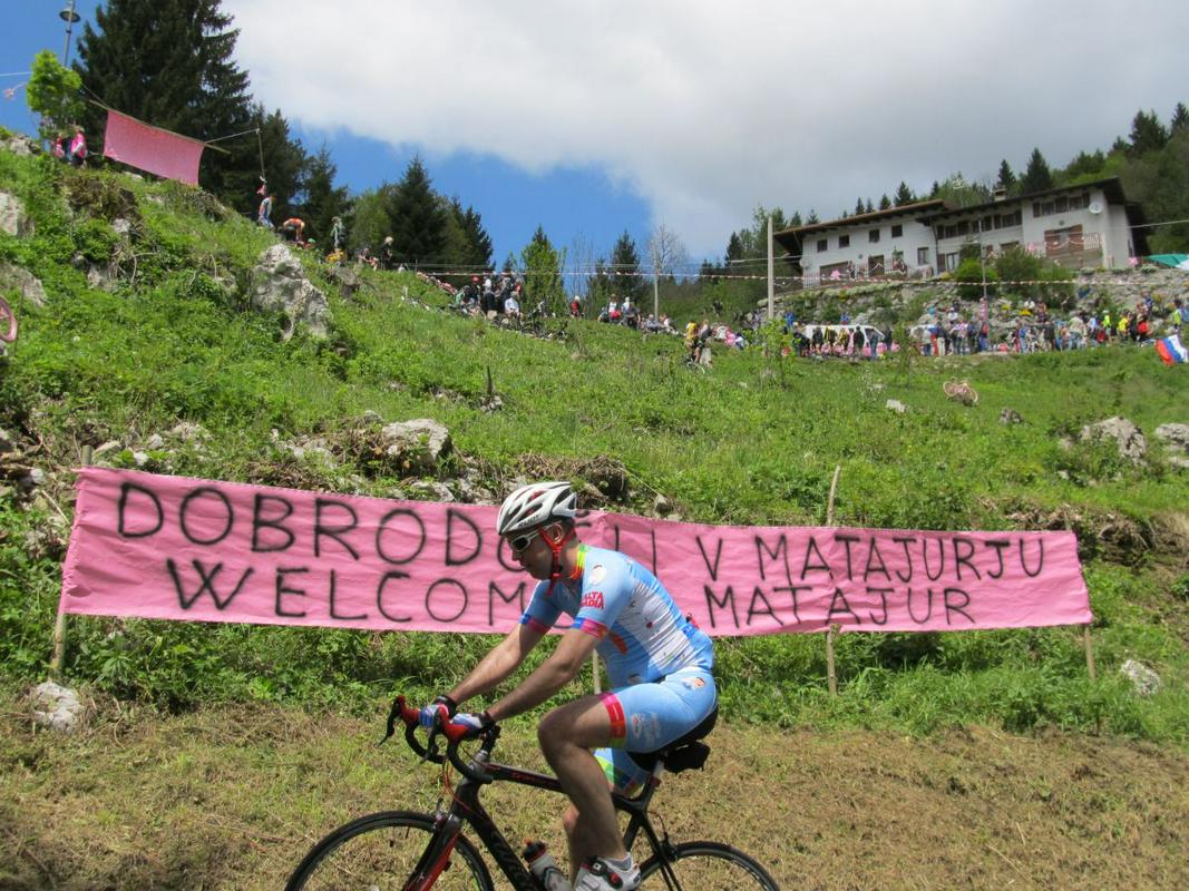 Matajur je v petek gostil prvi vzpon 13. etape Dirke po Italiji. Foto: MMC RTV SLO/M. R.