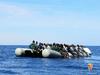 Pred libijsko obalo utonilo do 30 prebežnikov