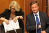 DeSUS bo glasoval za interpelacijo Kopač Mrakove, Cerar še premišljuje