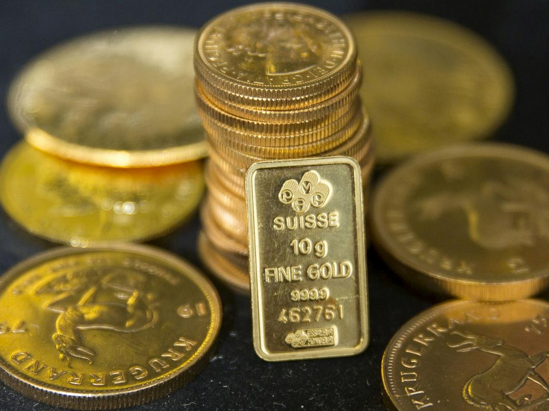 Za promptno ceno zlata je bilo treba v petek plačati tudi 2075 dolarjev za unčo. Prejšnji rekord (2072) je bil iz leta 2020. Foto: Reuters