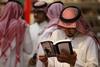 Emirati opozarjajo svoje državljane pred nošnjo tradicionalnih oprav