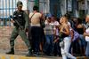 Venezuelski vojski nadzor nad zalogami hrane in zdravil