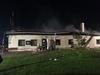 Foto: Požar na letališču Levec najverjetneje zanetila strela