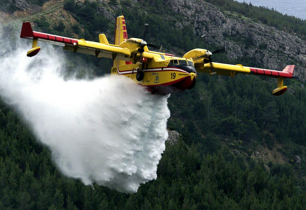Первый советский пожарный самолет. Пожарный самолет. Пожарные самолеты и вертолеты. Пожарные самолеты России.