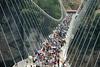 Najvišji in najdaljši stekleni most na svetu zaprt po 13 dneh