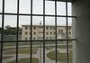 Število zaprtih se nekoliko zmanjšuje, a slovenski zapori še vedno (pre)zasedeni