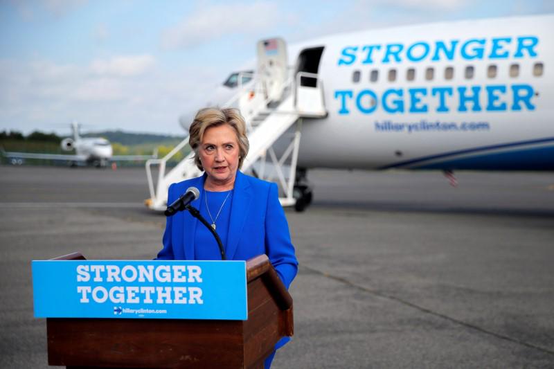 Pri Hillary Clinton naj bi se prvi simptomi pljučnice pojavili v začetku meseca. Foto: Reuters