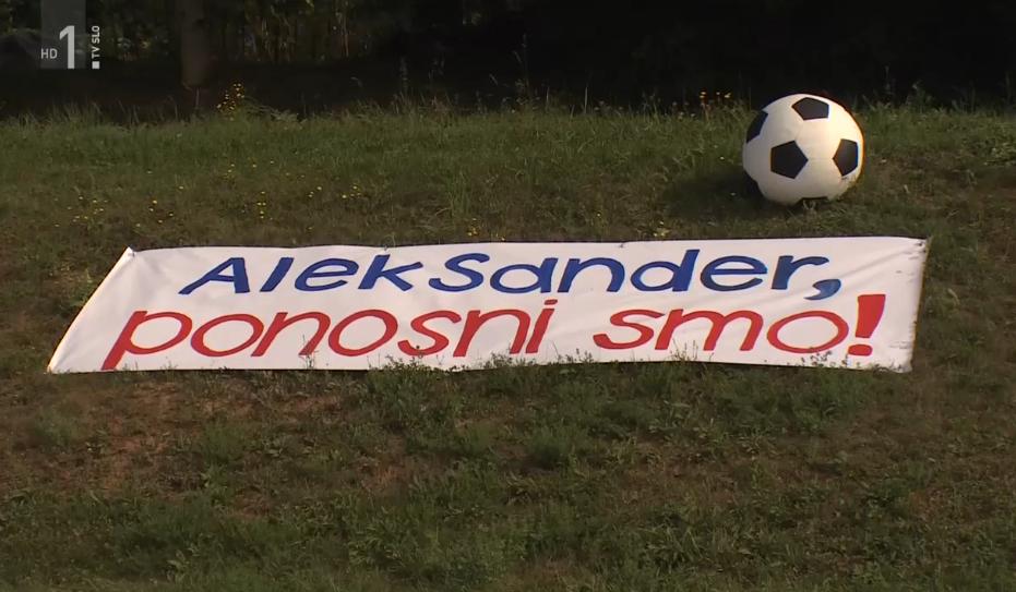 Napis ob vpadnici jasno kaže, kako je Grosuplje ponosno na Aleksandra Čeferina. Foto: RTV SLO