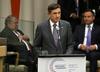 Pahor pozval k boljšemu sodelovanju pri begunski krizi