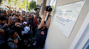 Po manj kot mesecu dni že izginila Bowiejeva spominska plošča