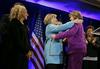 Na stran Clintonove stopili tudi Busheva žena in hčerka