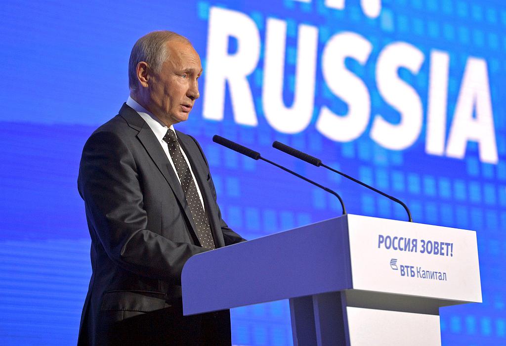 Ruski predsednik Vladimir Putin trdi, da demokratska stranka le manipulira z ameriškimi volivci. Foto: Reuters