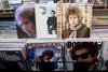 80 let samosvojega Boba Dylana, ki se vseskozi spretno na novo osmišlja