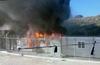 Jezni prebežniki požgali pisarne azilne službe na Lezbosu