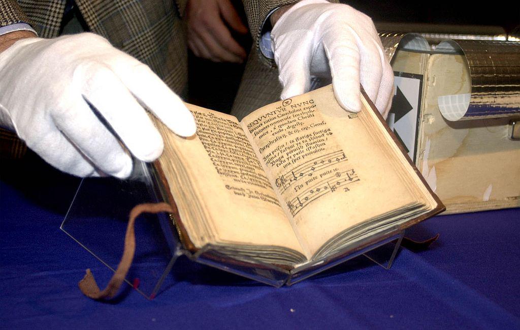 Korpus besedil slovenskih protestantskih piscev 16. stoletja obsega prepise 45 knjižnih del na 12.945 straneh. Foto: BoBo