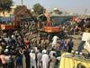 V trku vlakov v Karačiju najmanj 17 mrtvih