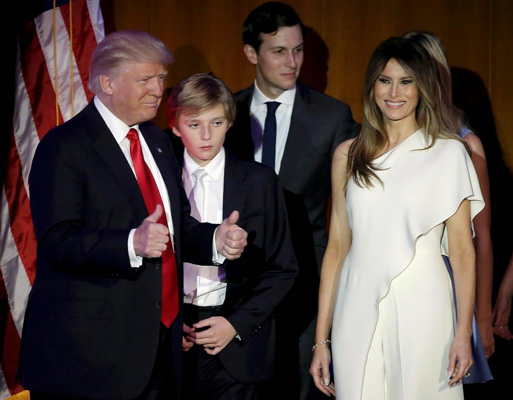 70-letnemu Donaldu Trumpu je uspelo. Z ženo Melanio, po rodu Slovenko iz Sevnice, in sinom Barronom se bo januarja vselil v Belo hišo. Foto: Reuters