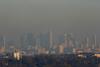 Pariz zaradi smoga že tretji dan z omejenim prometom