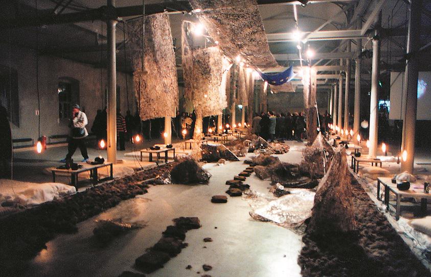 Instalacija Wende Guja na razstavi Interpol (1996)