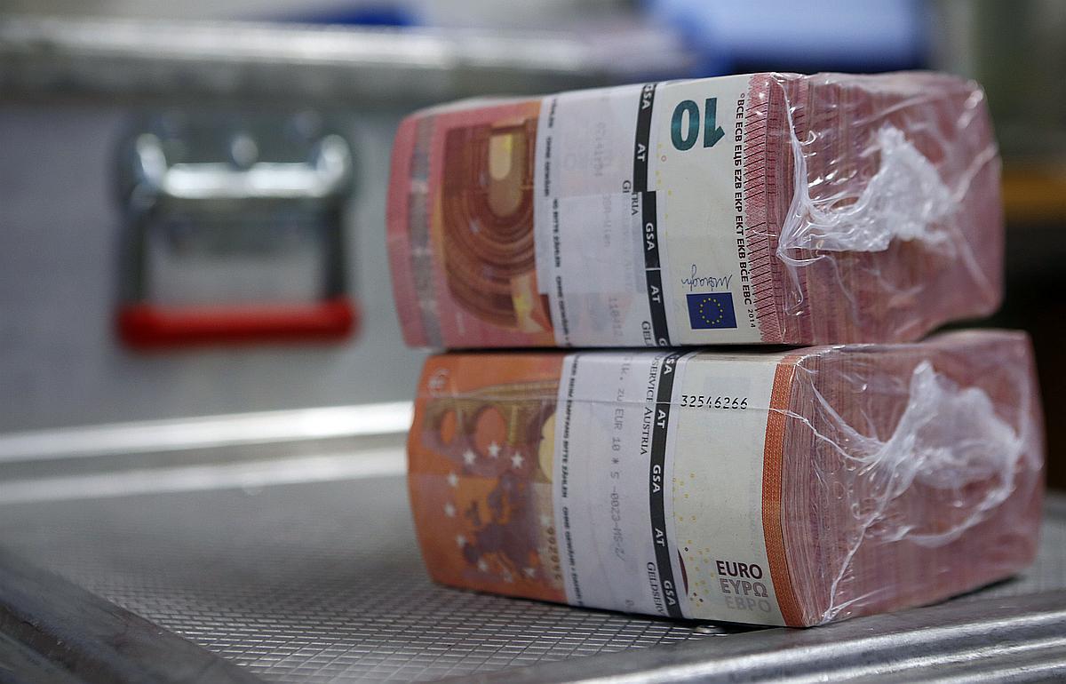 Državo bo dogovor s sindikati javnega sektorja očitno stal več kot 56 milijonov evrov. Foto: Reuters