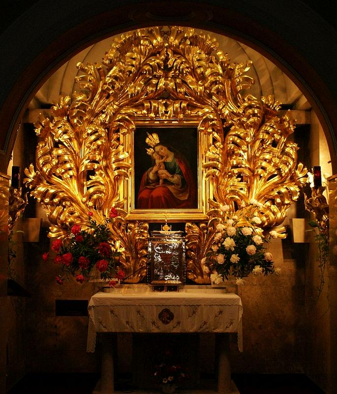 Oltar v kapeli Marije Pomagaj na Brezjah je Bergantovo najbolj znano in največje delo, nastal je leta 1977. Foto: A. Doblehar