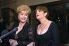 Od Debbie Reynolds in Carrie Fisher se bodo poslovili na skupnem pogrebu