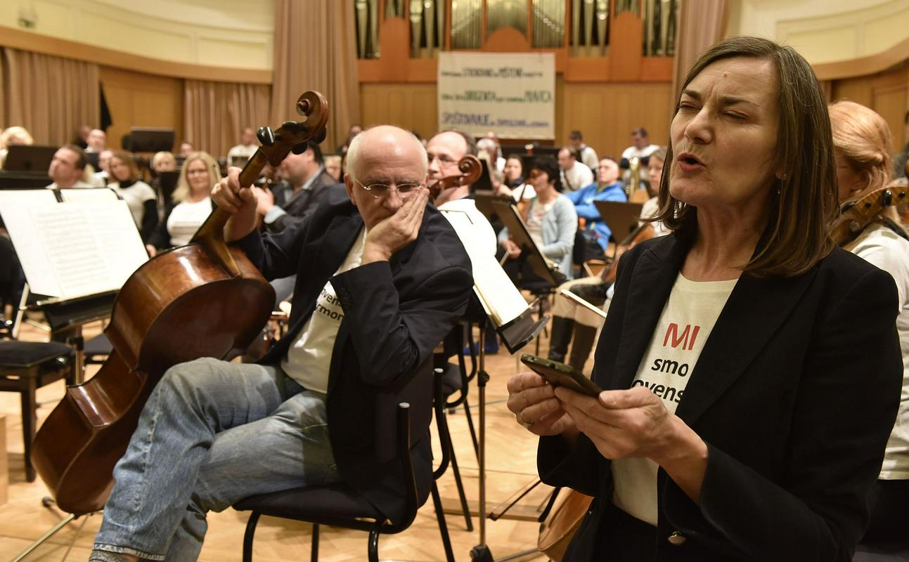 Če direktor Damjanovič ne bo prekinil pogodbe s šefom dirigentom Lajovcem, bodo člani orkestra SF-ja razmislili o novih ukrepih. Foto: BoBo