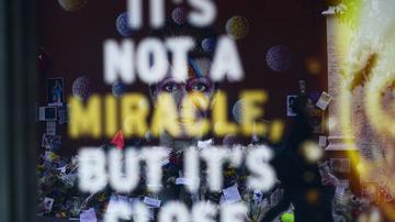 Grenko-sladki jubilej: nove pesmi ob 70-letnici Davida Bowieja