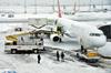 Snežni kaos v Carigradu ohromil eno najprometnejših letališč na svetu