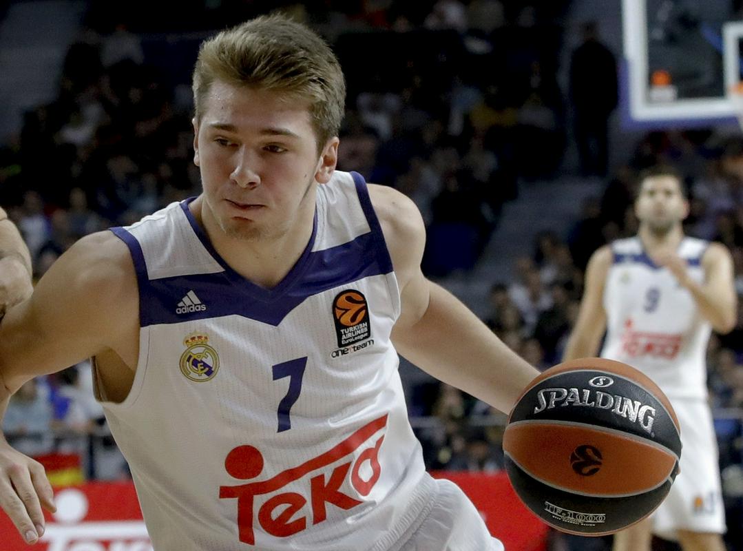 Luka Dončić je zdaj tudi uradno najboljši mladi košarkar v Evroligi. Foto: EPA