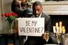 Dobrodelnež Idris Elba se ponuja za valentinov zmenek