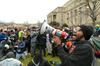 Washington: V protestih proti Trumpu spopadi s policijo in razbite izložbe