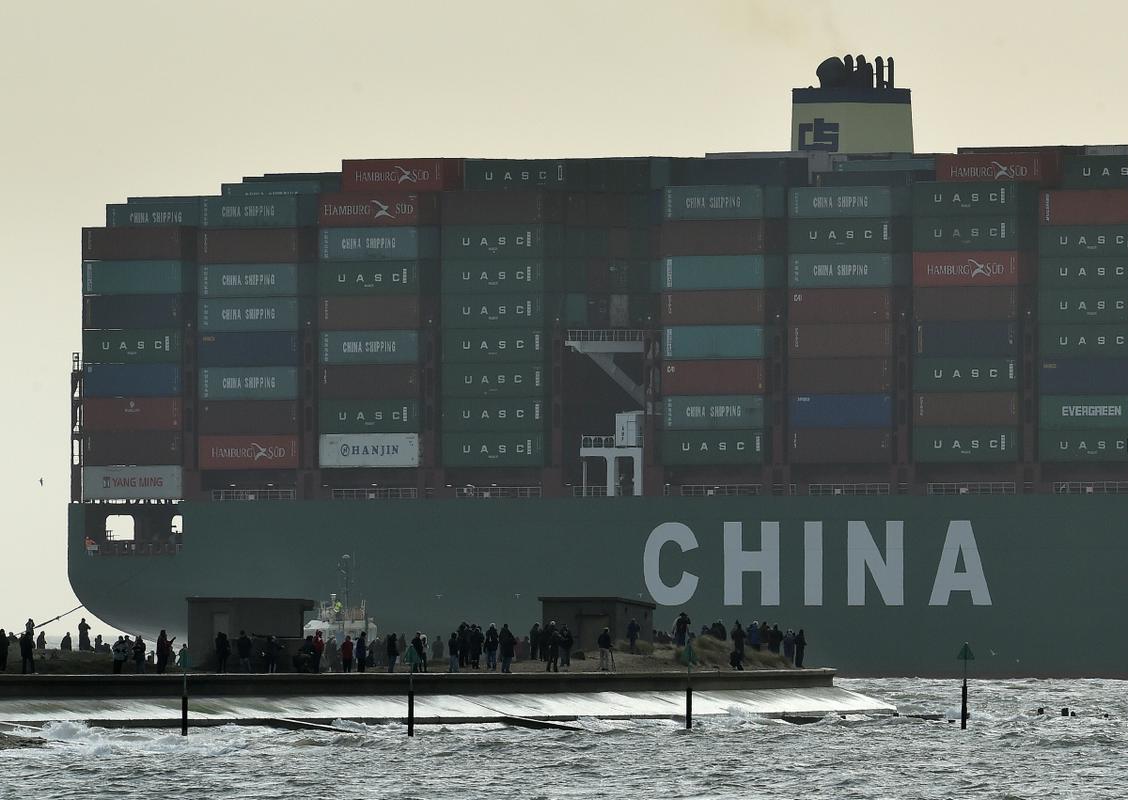 Zaradi nove koronakrize v Šanghaju nastajajo zaostanki pri ladijskem tovornem prometu. Foto: Reuters