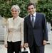 Predsedniški kandidat Fillon zavrača očitke na račun svoje žene
