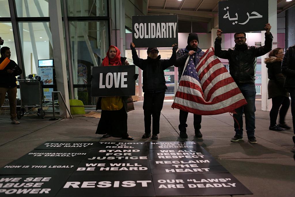 Protest na letališču JFK v New Yorku