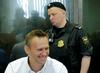 Ruski opozicijski politik Navalni tudi drugič obsojen kraje gradbenega lesa