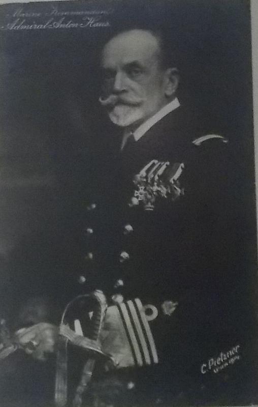 Veliki admiral Anton Haus (1851-1917) je bil poveljnik avstro-ogrske vojne mornarice. Hrani Pomorski muzej Sergeja Mašere Piran.