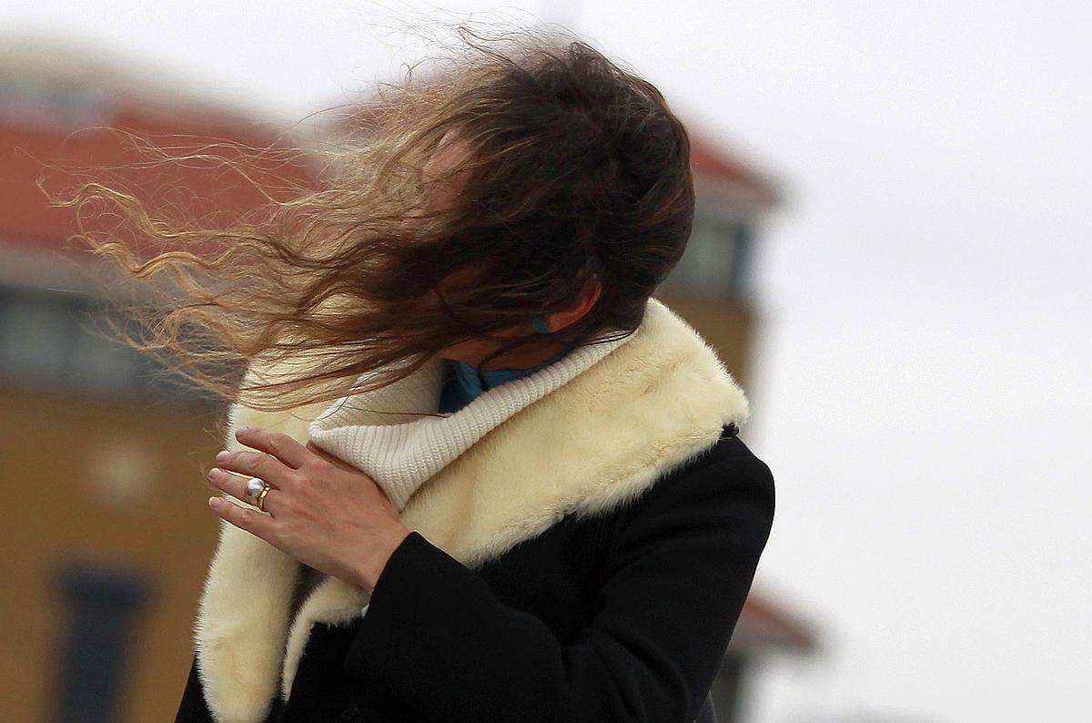 Močan veter bo pojenjaj šele v začetku prihodnjega tedna. Foto: Reuters