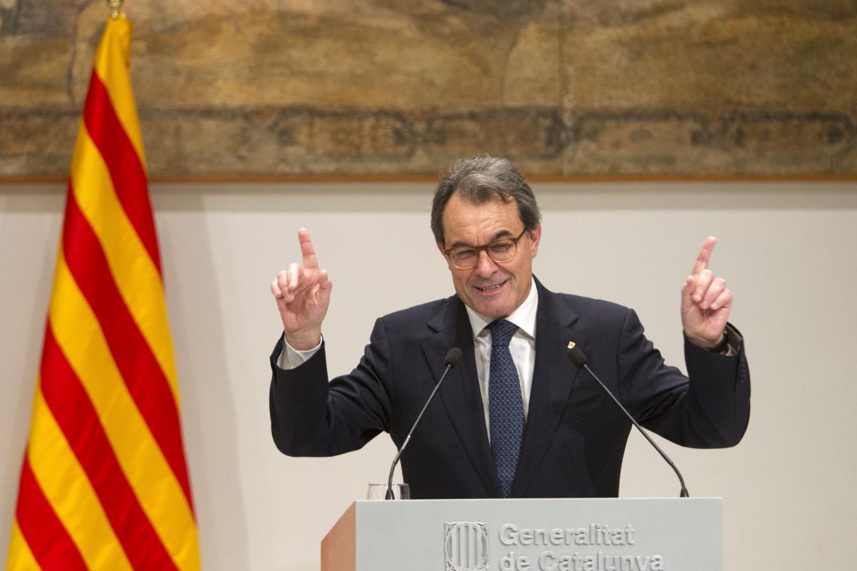 Mas dve leti ne bo smel opravljati javnih funkcij, plačati pa bo moral 36.500 evrov. Foto: Reuters