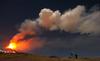 Ognjenik Etna drsi proti morju