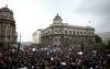 Beograd: Na protivladnih protestih mladi skupaj z vojaškim in policijskim sindikatom