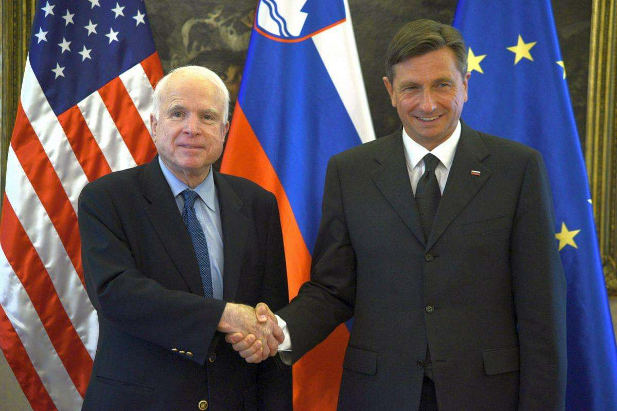 McCain je poudaril, da je Pahorju v pogovorih zagotovil močno zavezanost ZDA mirnim rešitvam, ko se pojavijo razlike med sosednjimi državami. Foto: Borut Živulović/BoBo